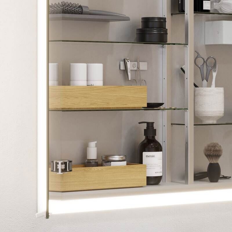 Small bathroom inspiration with a vanity unit and cabinet above the toilet in a beige custom color, elegant mirror cabinet with integrated lighting, the light colors and white curtain create a romantic and feminine atmosphere.