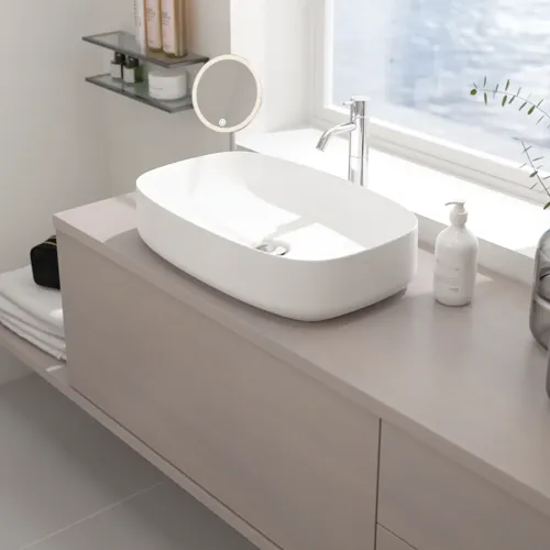 Small bathroom inspiration with custom-made countertop, elegant countertop basin, and square feature mirror, creating a bright and modern space.